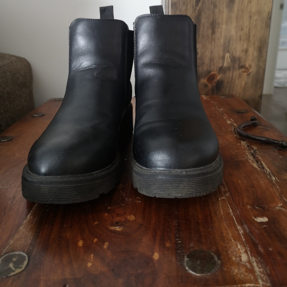 Boots - Picture 2 of 3